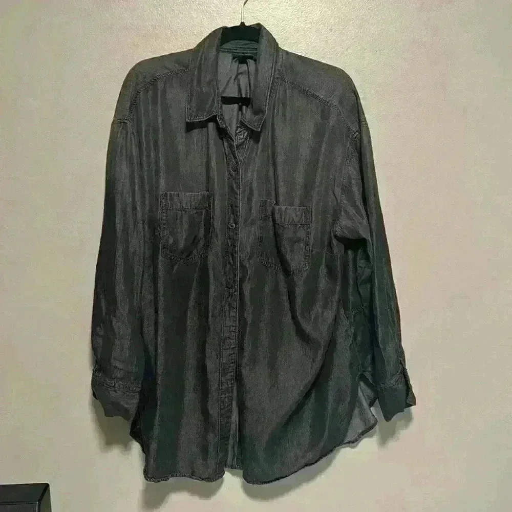A.n.a. Woman’s button up shirt new!